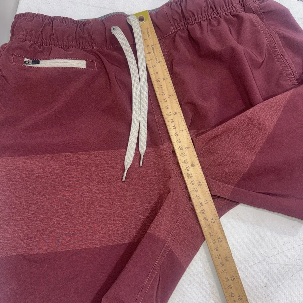 Vuori Banks Red Striped Coastal Gorpcore Activewear Board Scallop Shorts Medium